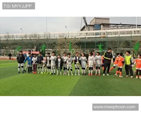 抖音平台上活跃的足球明星有哪些他们的精彩瞬间和个人魅力解析