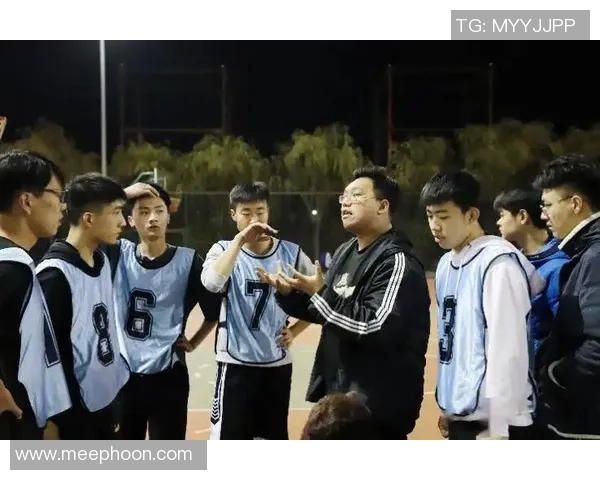 杭州篮球队荣登篮球战术排行榜第六名展现出色团队实力与战术智慧